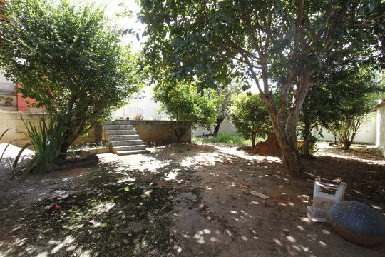 Quintal de casa à venda com 4 quartos, 220m² em Álvaro Camargos, Belo Horizonte