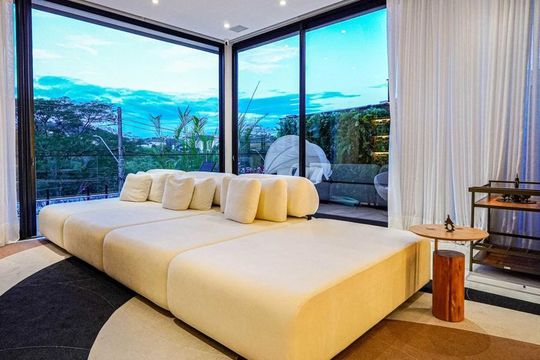 Sala  de casa de condomínio à venda com 1 quarto, 452m² em Colinas da Anhanguera, Santana de Parnaíba