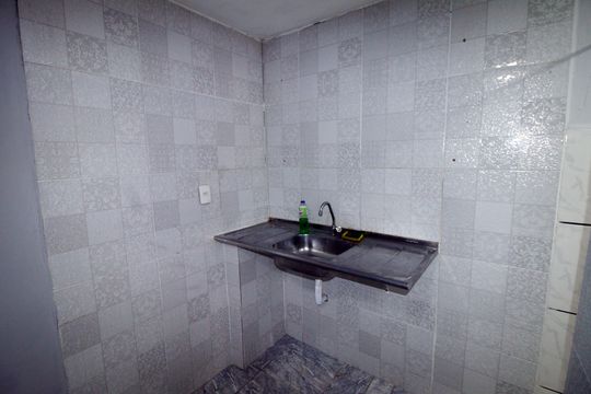 Cozinha de kitnet/studio para alugar com 1 quarto, 25m² em Penha Circular, Rio de Janeiro
