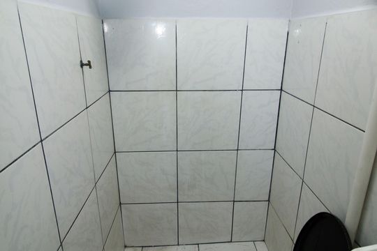 Banheiro de kitnet/studio para alugar com 1 quarto, 25m² em Penha Circular, Rio de Janeiro