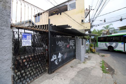 Fachada de kitnet/studio para alugar com 1 quarto, 25m² em Penha Circular, Rio de Janeiro