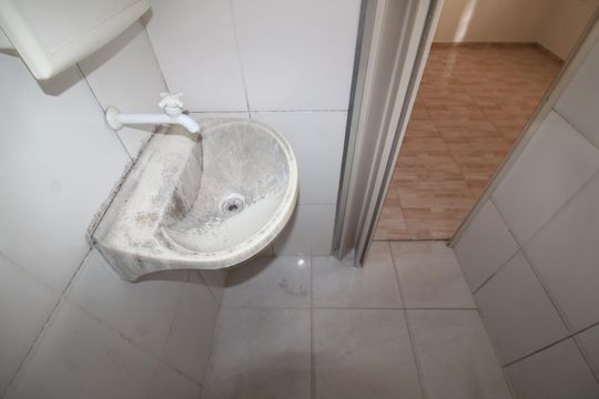 Banheiro de casa para alugar com 1 quarto, 65m² em Vila Continental, São Paulo