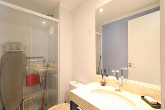 Banheiro Social de apartamento para alugar com 2 quartos, 49m² em Pompeia, São Paulo