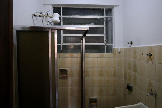 Banheiro de apartamento para alugar com 2 quartos, 50m² em Centro, Belo Horizonte