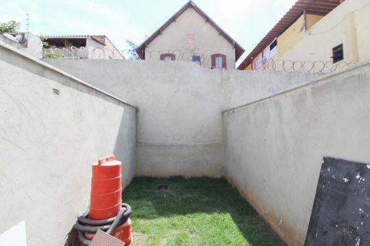 Quintal de casa à venda com 2 quartos, 78m² em Copacabana, Belo Horizonte