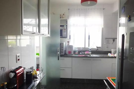 Apartamento para alugar com 3 quartos, 107m² em Santa Efigênia, Belo Horizonte