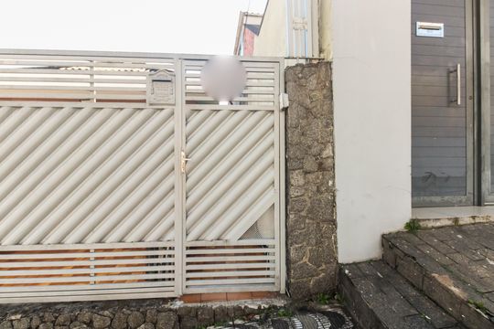 Fachada de casa para alugar com 1 quarto, 100m² em Penha de França, São Paulo