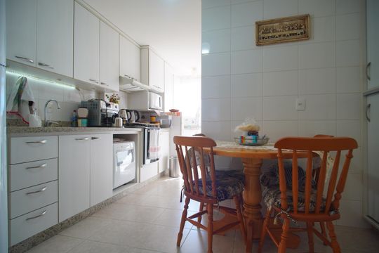 Cozinha de apartamento à venda com 3 quartos, 120m² em Centro, São Leopoldo