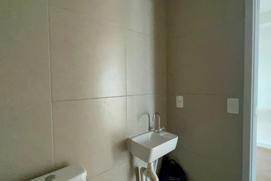 Banheiro de kitnet/studio à venda com 1 quarto, 31m² em Pinheiros, São Paulo
