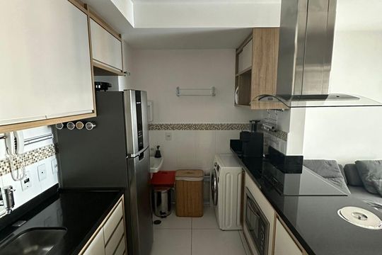 Cozinha de apartamento para alugar com 1 quarto, 45m² em Pinheiros, São Paulo