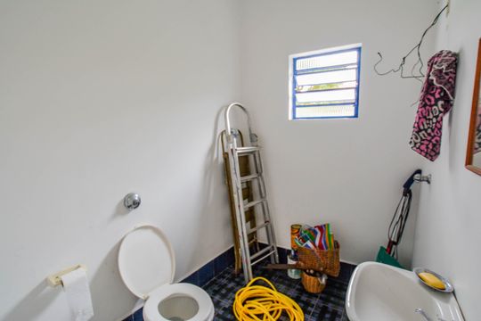 Banheiro de serviço de casa à venda com 2 quartos, 253m² em Utinga, Santo André