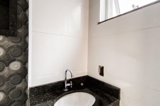 Banheiro  de apartamento à venda com 2 quartos, 45m² em Jardim Eliane, São Paulo
