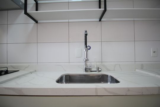 Cozinha - Torneira de apartamento para alugar com 2 quartos, 45m² em Vila Andrade, São Paulo