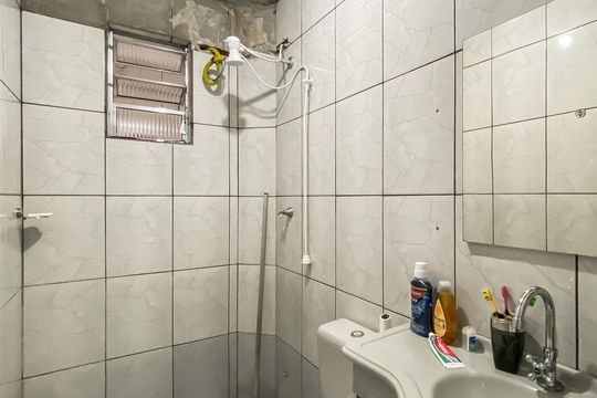 Banheiro  de casa à venda com 2 quartos, 360m² em Parque Boturussu, São Paulo