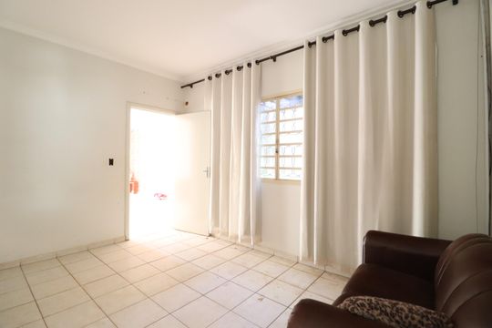 Sala 2 de casa para alugar com 4 quartos, 197m² em Santa Mônica, Uberlândia