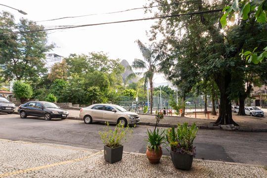 Vista da Rua de apartamento à venda com 4 quartos, 174m² em Grajaú, Rio de Janeiro