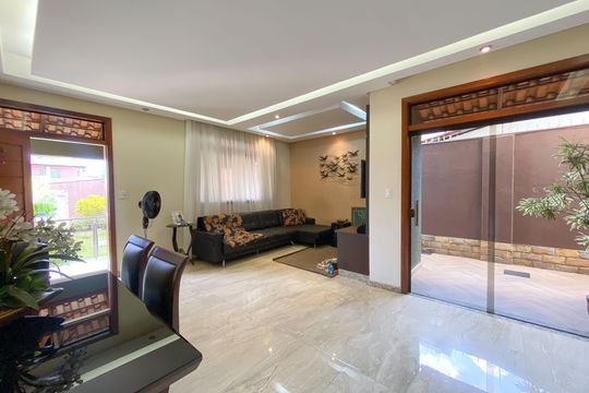 Casa para alugar com 3 quartos, 360m² em Eldoradinho, Contagem