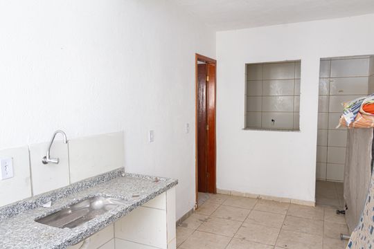 Sala/Cozinha de casa para alugar com 1 quarto, 38m² em Guaratiba, Rio de Janeiro