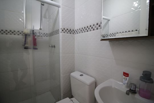 Banheiro de apartamento à venda com 3 quartos, 57m² em Taquara, Rio de Janeiro