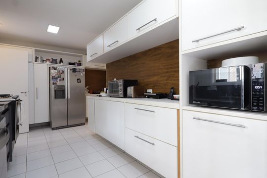 Cozinha de apartamento à venda com 3 quartos, 223m² em Vila Andrade, São Paulo