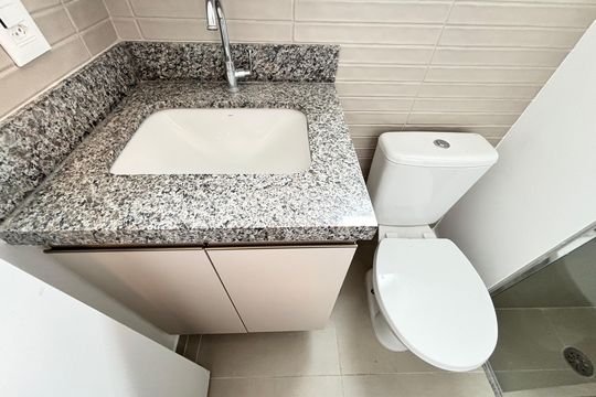 Banheiro de apartamento para alugar com 1 quarto, 25m² em Vila Olímpia, São Paulo