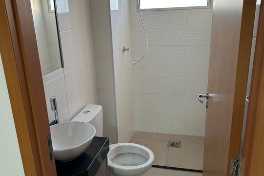 Banheiro de apartamento à venda com 2 quartos, 60m² em Planalto, Belo Horizonte