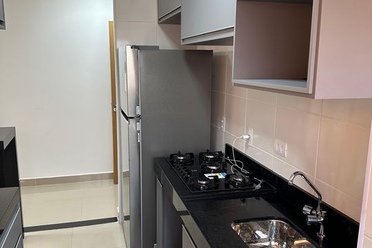 Cozinha de apartamento à venda com 2 quartos, 60m² em Planalto, Belo Horizonte