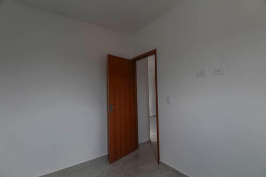 Quarto 2 de apartamento para alugar com 2 quartos, 48m² em Jardim Caguassu, São Paulo