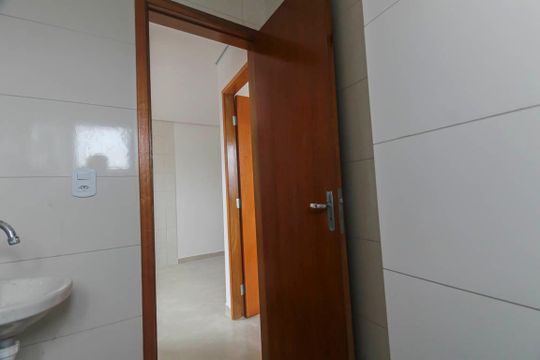 Banheiro de apartamento para alugar com 2 quartos, 48m² em Jardim Caguassu, São Paulo