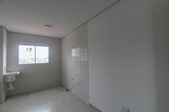 Sala/Cozinha de apartamento para alugar com 2 quartos, 48m² em Jardim Caguassu, São Paulo
