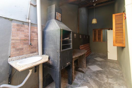 Quintal de casa à venda com 2 quartos, 70m² em Hípica, Porto Alegre