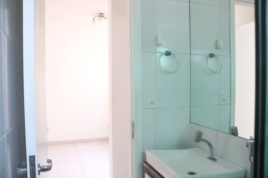 Banheiro de apartamento à venda com 2 quartos, 43m² em Água Branca, São Paulo