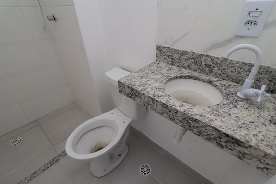 Banheiro de apartamento à venda com 2 quartos, 45m² em Itaquera, São Paulo