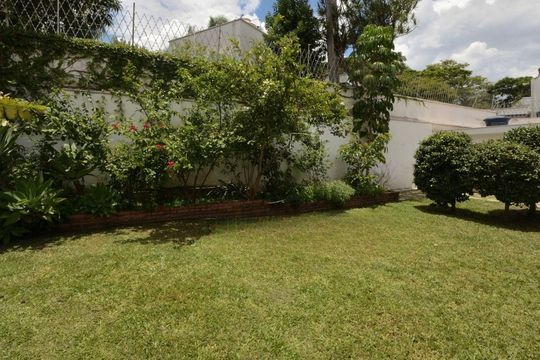 Casa à venda com 3 quartos, 200m² em Alto de Pinheiros, São Paulo