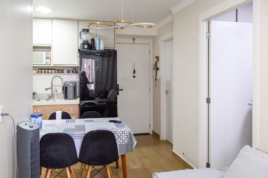 Sala de apartamento para alugar com 2 quartos, 36m² em Vila das Bandeiras, Guarulhos