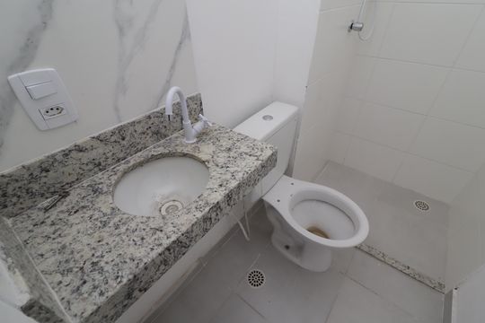 Banheiro de apartamento à venda com 2 quartos, 44m² em Itaquera, São Paulo