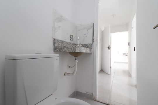 Banheiro de apartamento para alugar com 2 quartos, 47m² em Itaquera, São Paulo
