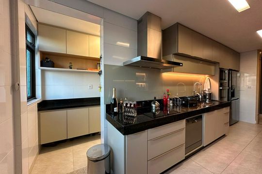 Cozinha 1 de apartamento à venda com 3 quartos, 198m² em Inconfidentes, Contagem