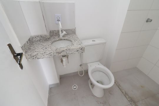Banheiro de apartamento para alugar com 2 quartos, 39m² em Itaquera, São Paulo