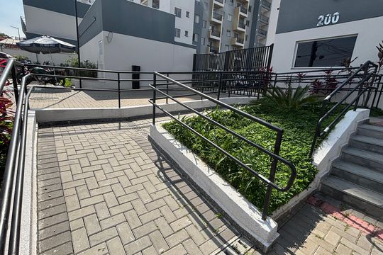 Rampa - Corrimão de apartamento à venda com 2 quartos, 45m² em Vila Palmares, Santo André