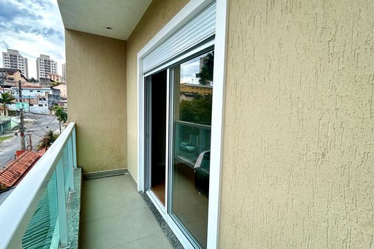 Sacada da Suíte 1 de casa à venda com 3 quartos, 240m² em Vila Moreira, Guarulhos