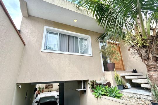 Fachada de casa à venda com 3 quartos, 240m² em Vila Moreira, Guarulhos