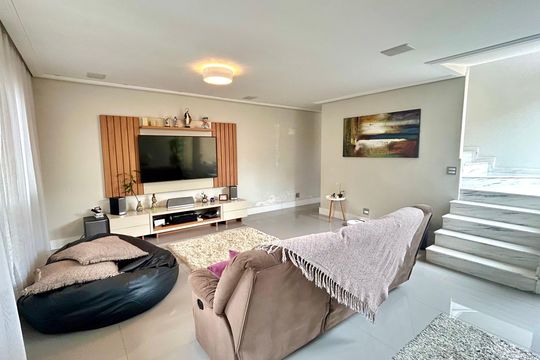 Sala de casa à venda com 3 quartos, 240m² em Vila Moreira, Guarulhos