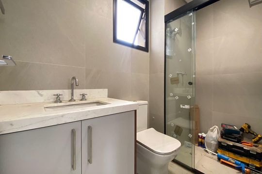 Banheiro  de apartamento para alugar com 2 quartos, 73m² em Pinheiros, São Paulo