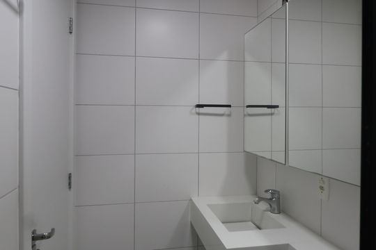 Banheiro de apartamento à venda com 2 quartos, 49m² em Centro, Canoas