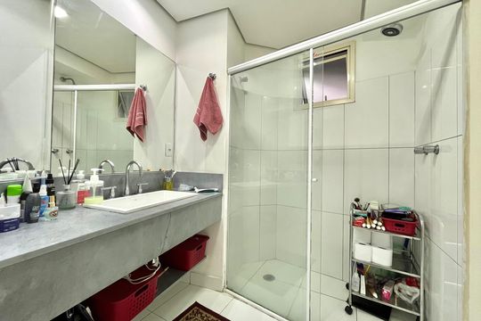 Banheiro da Suíte de apartamento à venda com 2 quartos, 110m² em Jardim Prudência, São Paulo