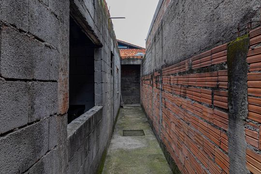 Corredor de casa à venda com 2 quartos, 150m² em Jardim Senice, São Paulo