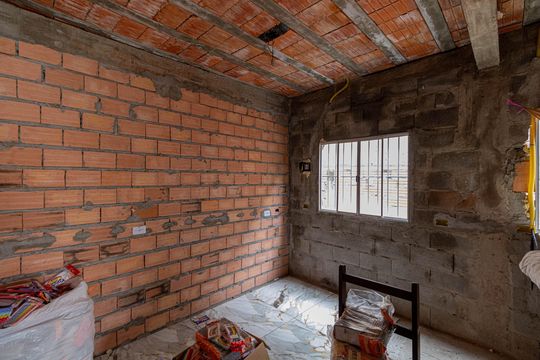 Casa 2 - Quarto e Cozinha de casa à venda com 2 quartos, 150m² em Jardim Senice, São Paulo