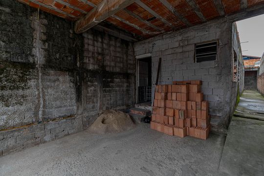 Garagem de casa à venda com 2 quartos, 150m² em Jardim Senice, São Paulo