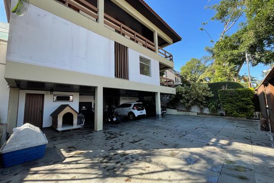 Garagem de casa para alugar com 5 quartos, 539m² em Butantã, São Paulo